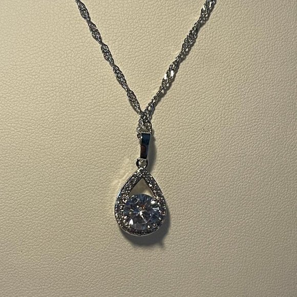 CZ Women's Necklace NEW - Picture 2 of 3